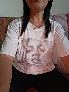 Snapshot of Asian_girl13 chatting on June 7, 2026, 1:43 am Asian girl13 online show from June 7, 2026, 1:43 am