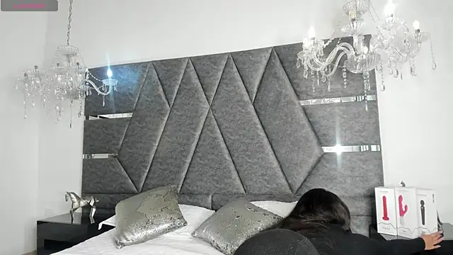 IsabellaGrey19 online show from September 24, 2025, 8:23 pm