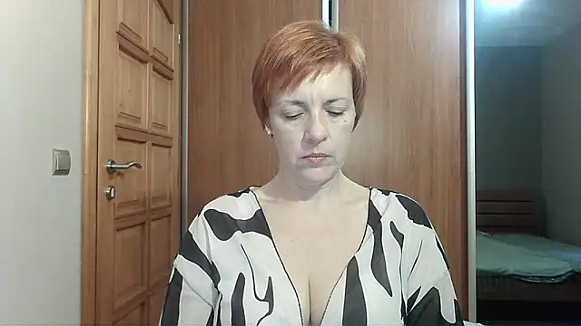 LoraLoraMay online show from May 19, 2026, 6:14 pm