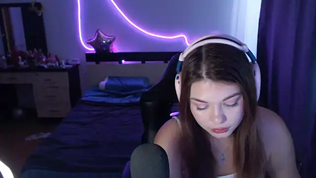 helengilmor online show from September 30, 2025, 6:51 am