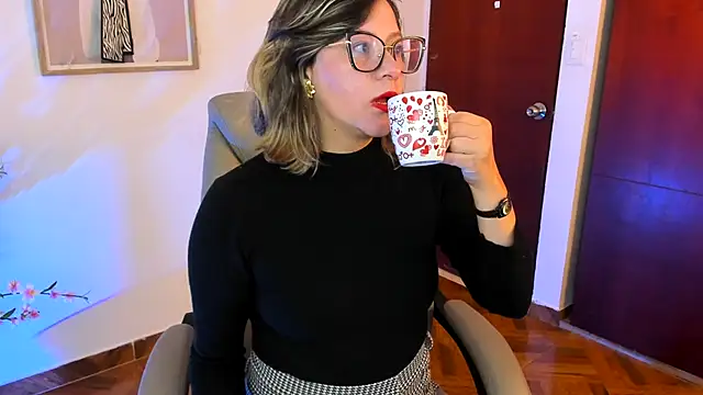 Chanelll Taylorr  online show from November 12, 2025, 9:21 am