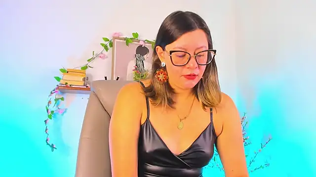 Chanelll Taylorr  online show from March 23, 2026, 1:04 pm