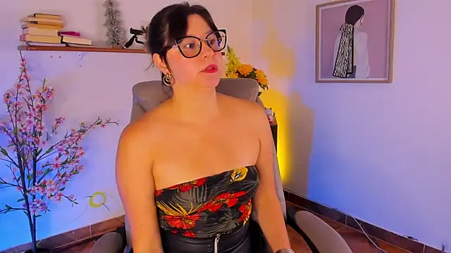 Chanelll Taylorr  online show from June 2, 2026, 1:02 pm