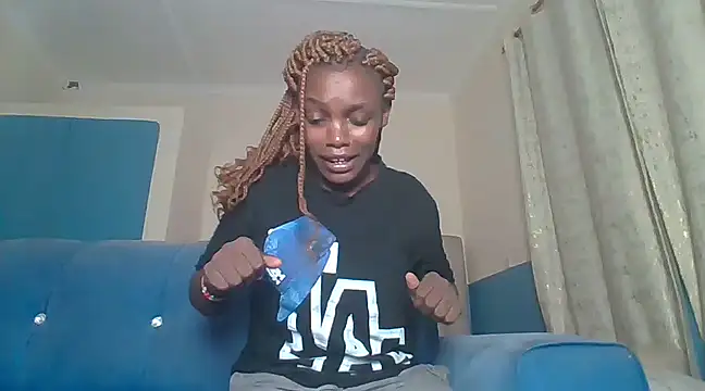 Snapshot of awino001 chatting on March 18, 2025, 9:43 pm awino001 online show from March 18, 2025, 9:43 pm