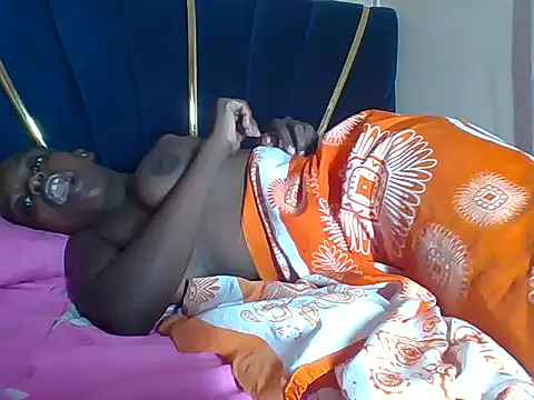 Snapshot of awino001 chatting on October 22, 2025, 6:18 pm awino001 online show from October 22, 2025, 6:18 pm