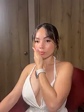 nakary00 online show from December 17, 2025, 11:33 pm