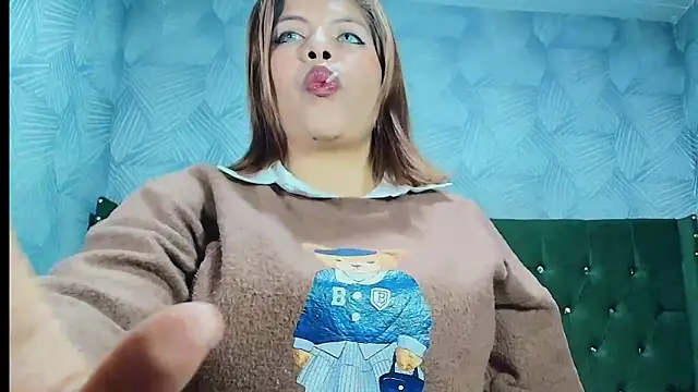 CurvyJulieth online show from May 4, 2026, 11:23 pm