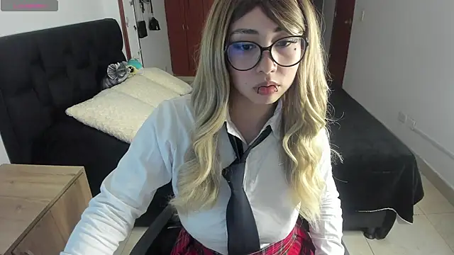 Snapshot of Fiore_Sanz_ chatting on March 11, 2025, 1:37 am Fiore Sanz online show from March 11, 2025, 1:37 am