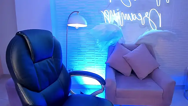 SamanthaKlein  online show from December 30, 2024, 11:49 pm