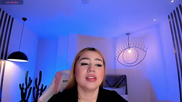 SamanthaKlein  online show from December 5, 2025, 2:09 am