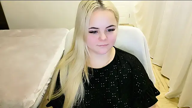 lovely-eyes online show from January 3, 2025, 11:55 pm