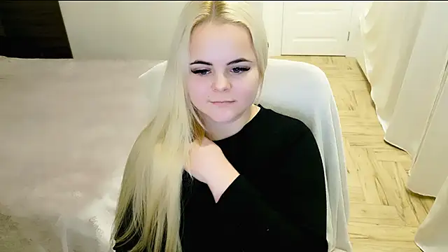 lovely-eyes online show from January 24, 2025, 2:28 am