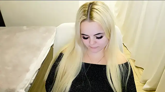 lovely-eyes online show from February 17, 2025, 3:36 am