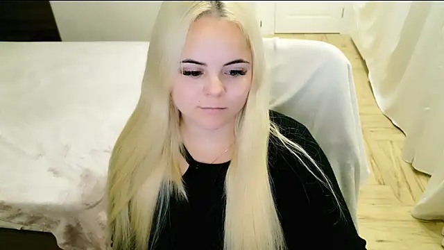 lovely-eyes online show from March 18, 2025, 3:09 am