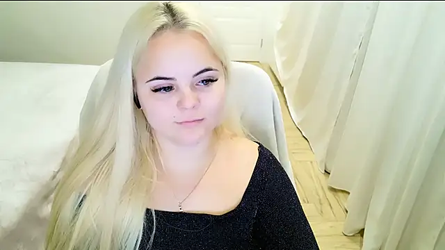 lovely-eyes online show from March 20, 2025, 7:35 pm