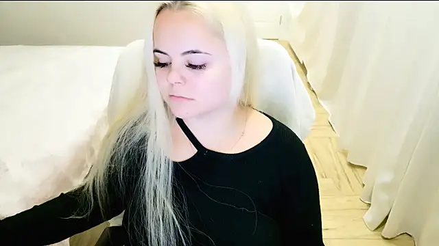 lovely-eyes online show from March 22, 2025, 2:48 am