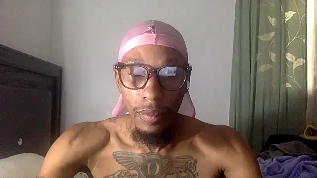 Snapshot of KingDerRico chatting on October 12, 2025, 6:18 pm KingDerRico online show from October 12, 2025, 6:18 pm