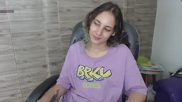 xlunna online show from December 21, 2024, 8:10 pm