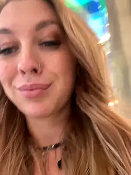 Snapshot of Sweet___Emily chatting on December 3, 2024, 2:38 pm Sweet   Emily online show from December 3, 2024, 2:38 pm