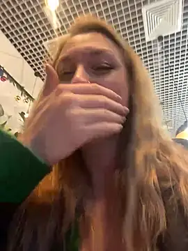 Snapshot of Sweet___Emily chatting on December 20, 2024, 2:16 pm Sweet   Emily online show from December 20, 2024, 2:16 pm