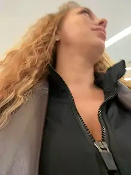 Snapshot of Sweet___Emily chatting on December 23, 2024, 2:50 pm Sweet   Emily online show from December 23, 2024, 2:50 pm