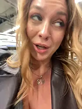 Snapshot of Sweet___Emily chatting on January 2, 2025, 2:35 pm Sweet   Emily online show from January 2, 2025, 2:35 pm