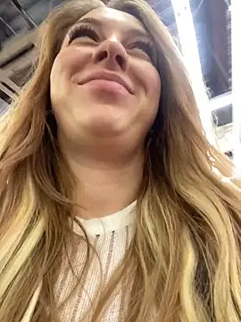 Snapshot of Sweet___Emily chatting on February 1, 2025, 3:07 pm Sweet   Emily online show from February 1, 2025, 3:07 pm