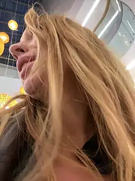 Snapshot of Sweet___Emily chatting on February 4, 2025, 2:53 pm Sweet   Emily online show from February 4, 2025, 2:53 pm