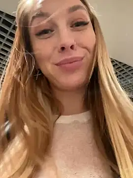 Snapshot of Sweet___Emily chatting on February 13, 2025, 2:31 pm Sweet   Emily online show from February 13, 2025, 2:31 pm