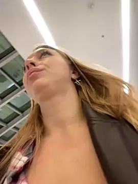 Snapshot of Sweet___Emily chatting on February 16, 2025, 5:59 pm Sweet   Emily online show from February 16, 2025, 5:59 pm