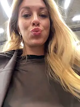 Snapshot of Sweet___Emily chatting on March 12, 2025, 5:13 am Sweet   Emily online show from March 12, 2025, 5:13 am