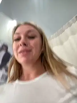 Snapshot of Sweet___Emily chatting on March 19, 2025, 1:18 pm Sweet   Emily online show from March 19, 2025, 1:18 pm