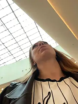 Snapshot of Sweet___Emily chatting on October 13, 2025, 12:27 pm Sweet   Emily online show from October 13, 2025, 12:27 pm