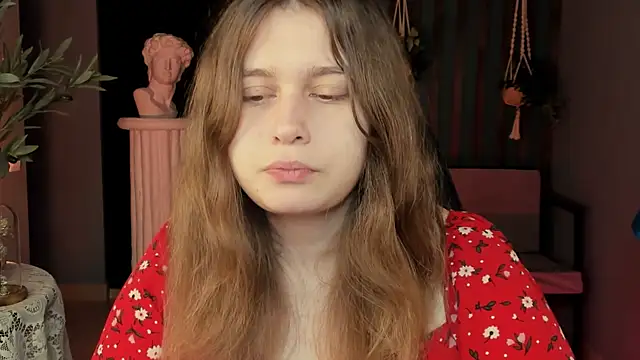 FioraMarmoris online show from November 4, 2025, 5:28 am