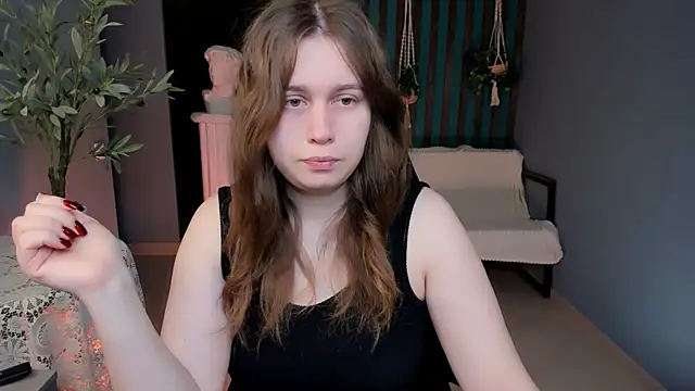 FioraMarmoris online show from March 11, 2026, 6:52 am