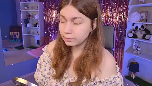 FioraMarmoris online show from April 10, 2026, 5:45 am