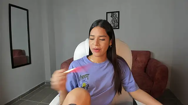 Snapshot of Alice23jones chatting on February 6, 2025, 8:02 pm Alice23jones online show from February 6, 2025, 8:02 pm