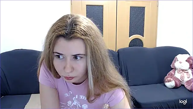 Snapshot of VioletaFlower7 chatting on January 22, 2025, 10:40 am VioletaFlower7 online show from January 22, 2025, 10:40 am