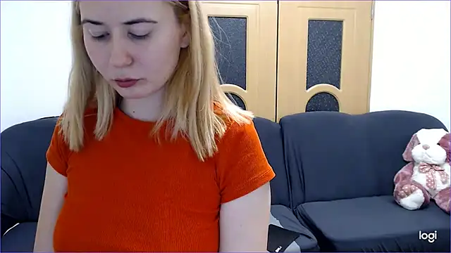 Snapshot of VioletaFlower7 chatting on February 8, 2025, 9:15 pm VioletaFlower7 online show from February 8, 2025, 9:15 pm