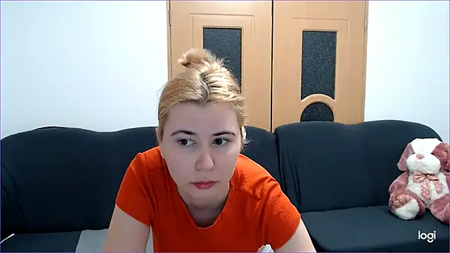 Snapshot of VioletaFlower7 chatting on February 14, 2025, 5:36 pm VioletaFlower7 online show from February 14, 2025, 5:36 pm