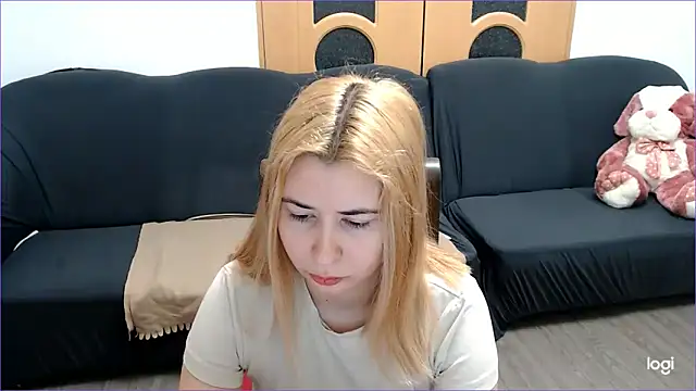 Snapshot of VioletaFlower7 chatting on February 18, 2025, 8:38 am VioletaFlower7 online show from February 18, 2025, 8:38 am