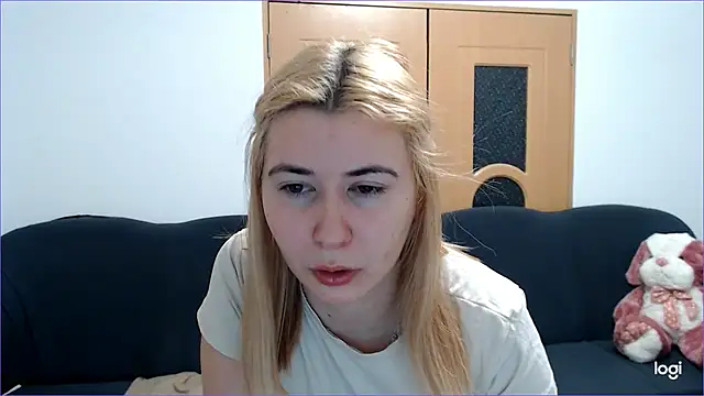 Snapshot of VioletaFlower7 chatting on February 18, 2025, 5:31 pm VioletaFlower7 online show from February 18, 2025, 5:31 pm