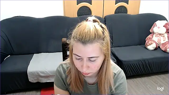 Snapshot of VioletaFlower7 chatting on February 22, 2025, 8:18 am VioletaFlower7 online show from February 22, 2025, 8:18 am