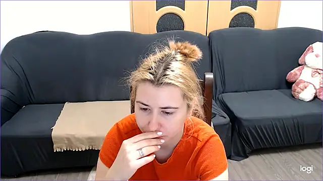 Snapshot of VioletaFlower7 chatting on March 10, 2025, 5:50 pm VioletaFlower7 online show from March 10, 2025, 5:50 pm