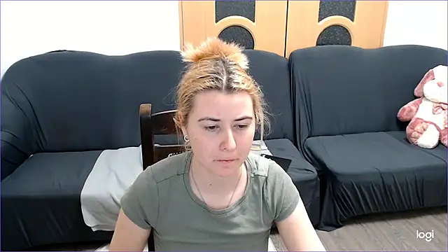 Snapshot of VioletaFlower7 chatting on March 15, 2025, 9:38 pm VioletaFlower7 online show from March 15, 2025, 9:38 pm