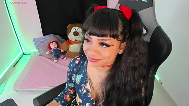 Snapshot of zoesullivan chatting on December 25, 2024, 10:28 am zoesullivan online show from December 25, 2024, 10:28 am