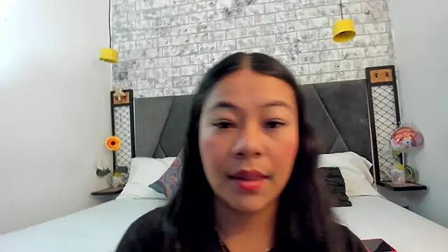 Snapshot of MilaaAdams chatting on October 18, 2025, 10:05 am MilaaAdams online show from October 18, 2025, 10:05 am
