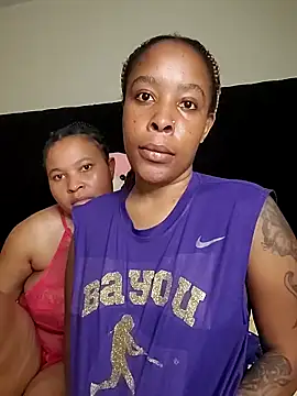 R-thequeen online show from April 18, 2026, 11:36 am