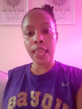 R-thequeen online show from May 15, 2026, 11:45 pm
