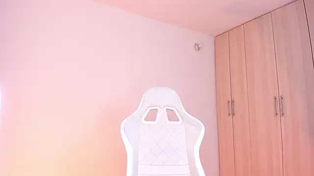 Snapshot of liaqueen610 chatting on February 13, 2025, 2:34 am liaqueen610 online show from February 13, 2025, 2:34 am